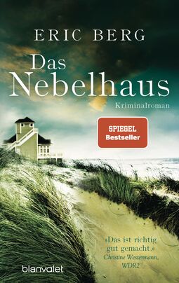 Cover "Das Nebelhaus" von Eric Berg (Foto: im Vordergrund eine Düne, im Hintergrund links ein Strandhaus, recht das Meer.
