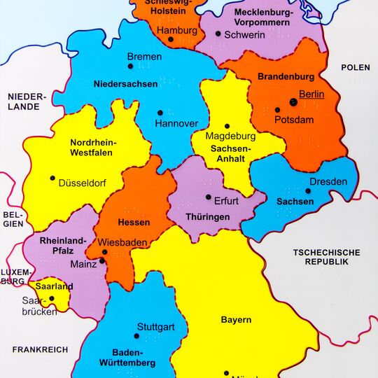 Karte mit Puzzle-Teilen (16 Bundesländer)
